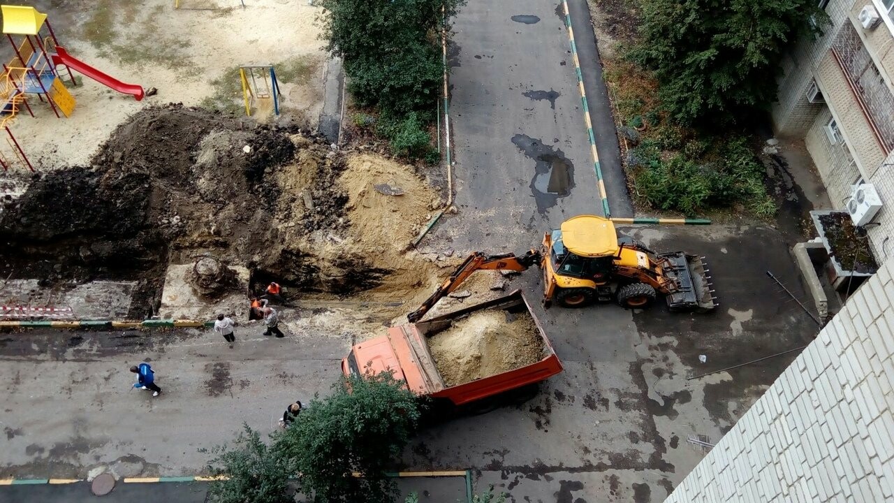 Тамбовские коммунальщики разрушают городские дороги и благоустроенные дворы, фото-1