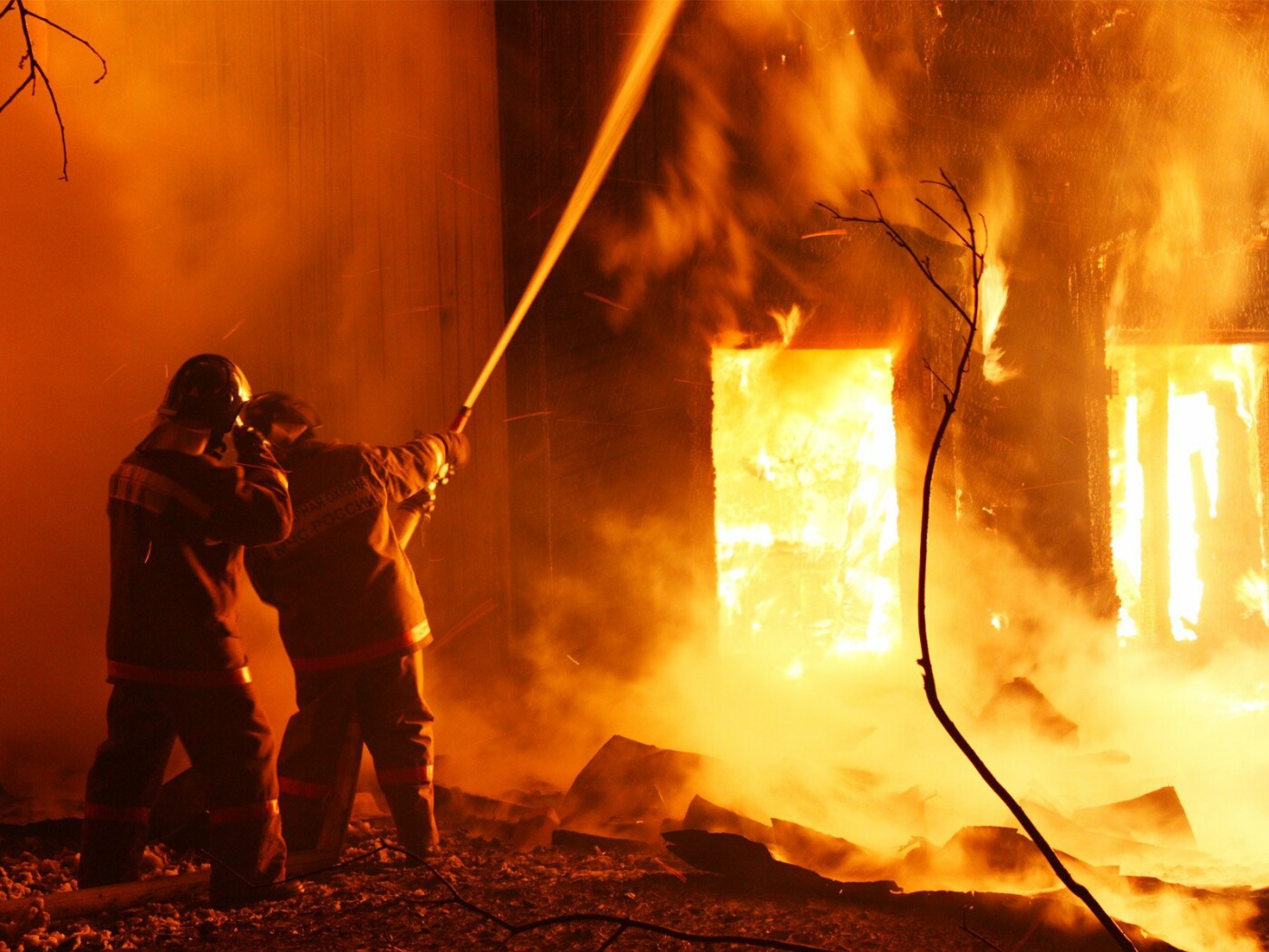 В Умётском районе сгорел деревянный дом вместе с хозяином, фото-1