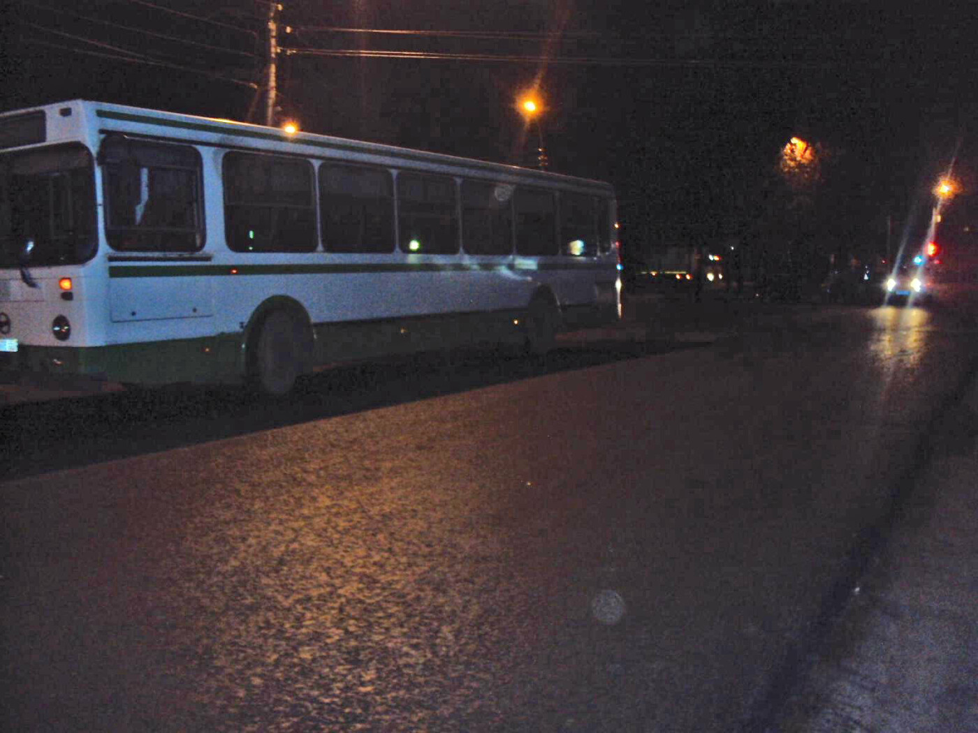 В Тамбове подросток сел за руль авто и врезался в автобус, фото-1