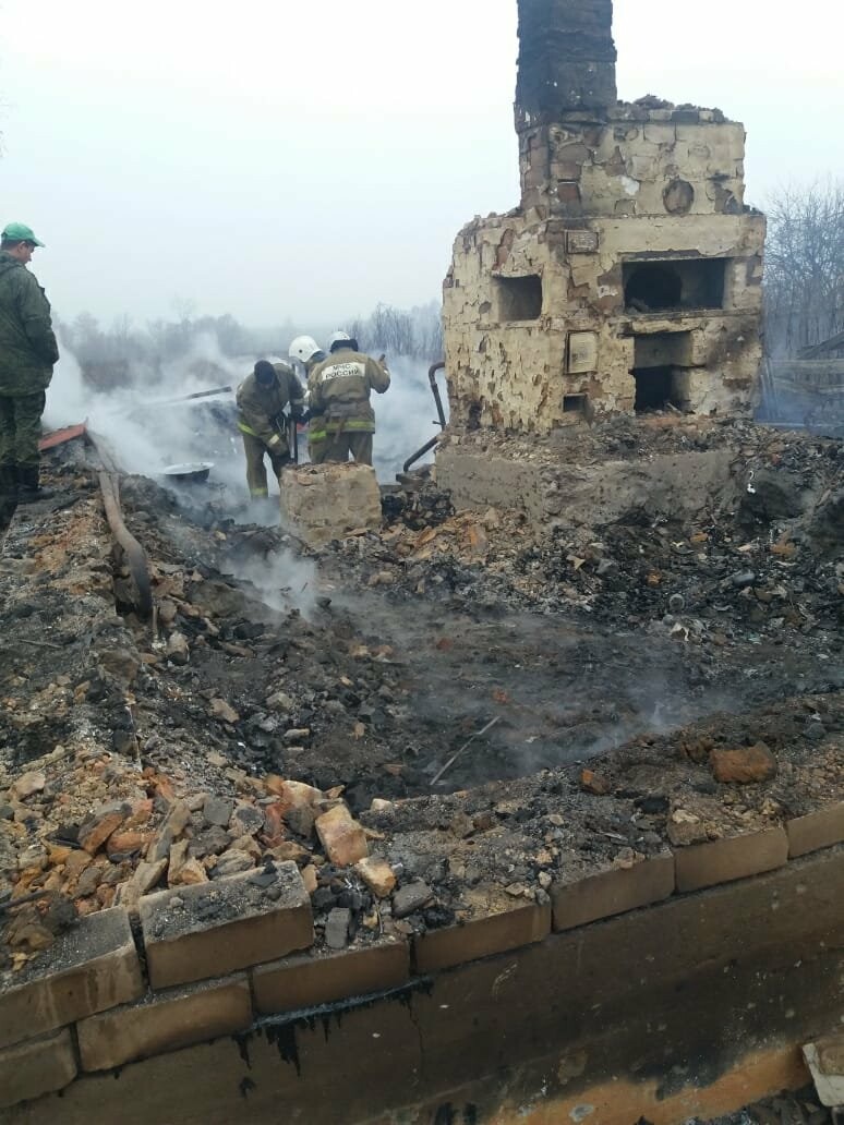 В Тамбовской области при пожаре в частном доме погибли три человека. СУ СК России по Тамбовской области проводит проверку, фото-4