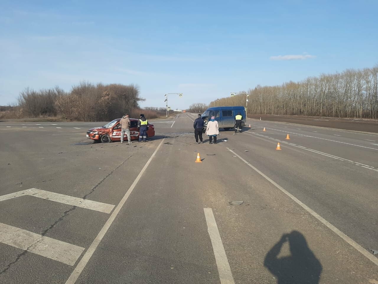 На трассе «Тамбов-Воронеж» при столкновении «ГАЗели» и такси пострадали двое, фото-2