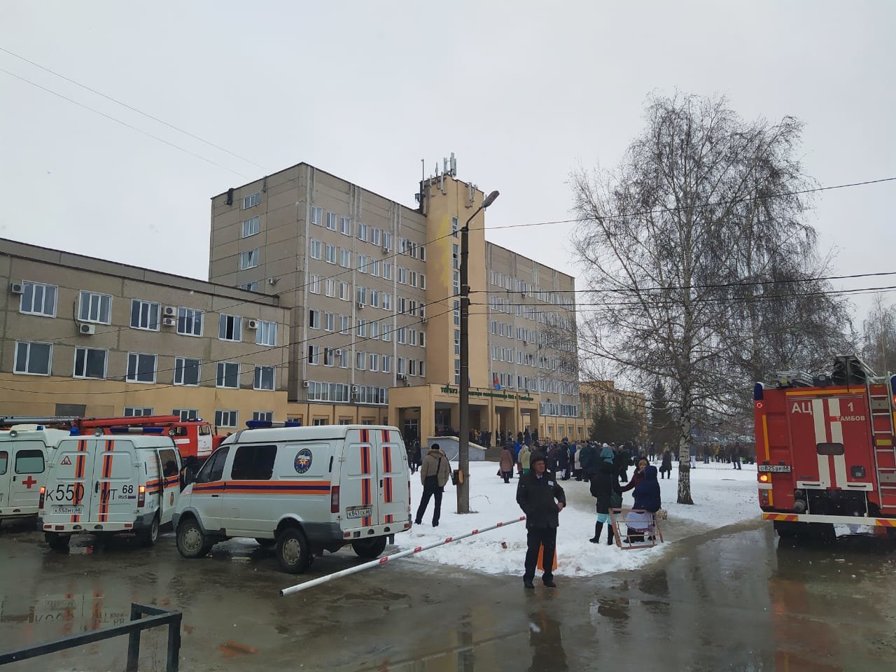 В Тамбове из-за пожара эвакуировали более пятисот пациентов поликлиники, фото-1